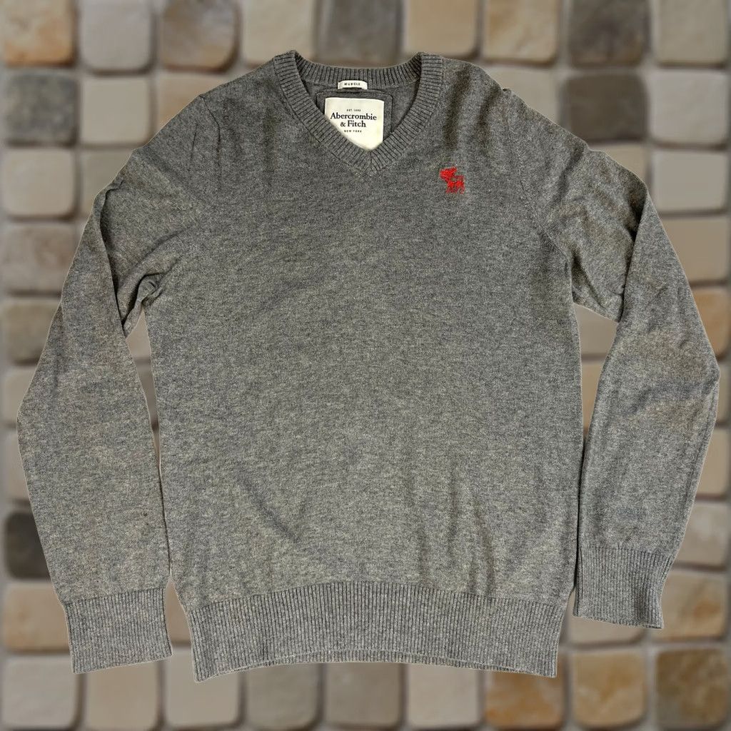 Abercrombie & Fitch VINTAGE Abercrombie & Fitch Pullover Sweater Shirt Mens L Gray V-Neck 94% Cotton, 3% Wool, 3% Cashmere Embroidered Logo City Classic Muscle Fit Size US L / EU 52-54 / 3 - 1 Thumbnail