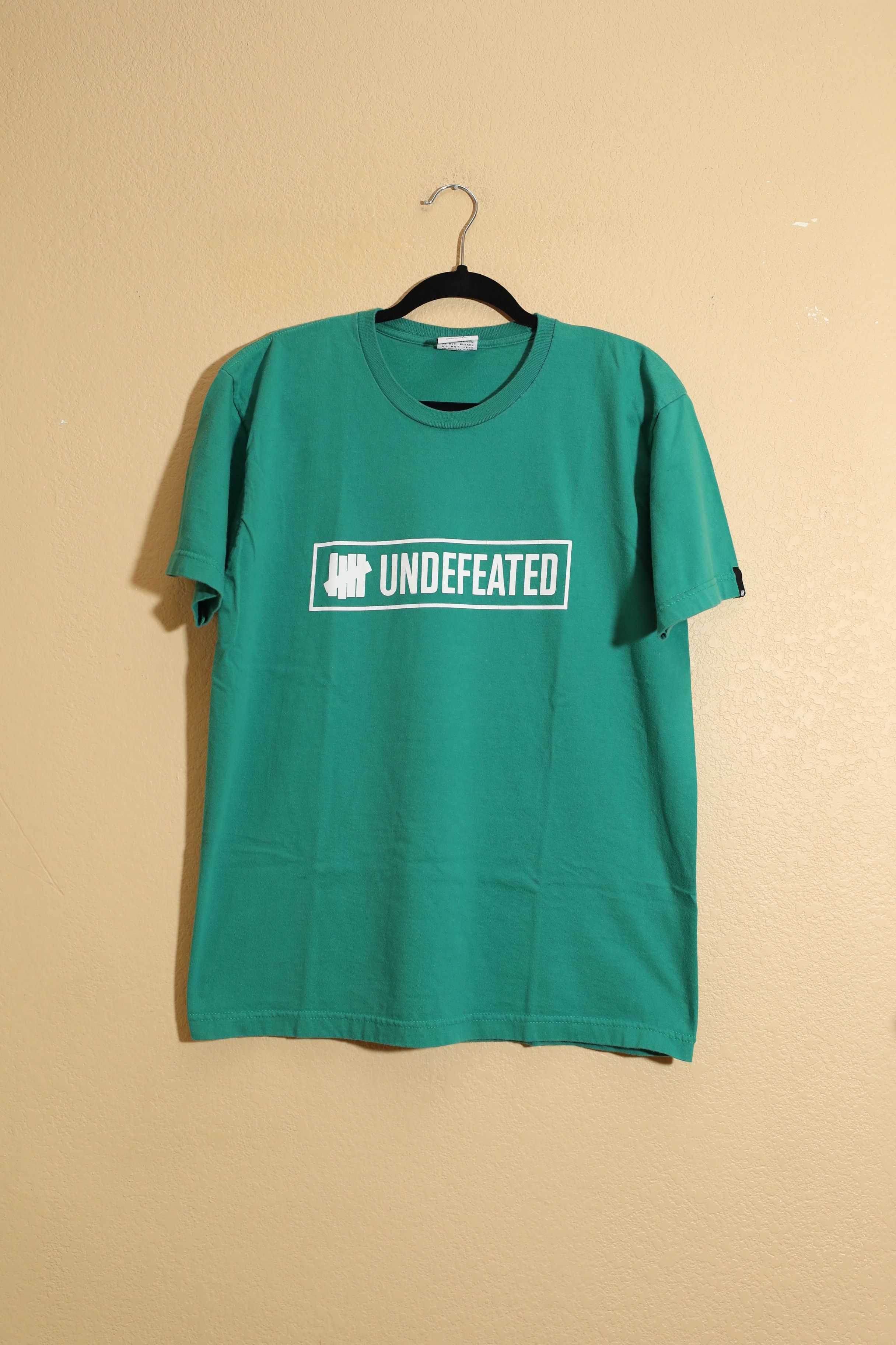 Undefeated Undefeated Y2K Box Logo Tee (L) Size US L / EU 52-54 / 3 - 1 Thumbnail
