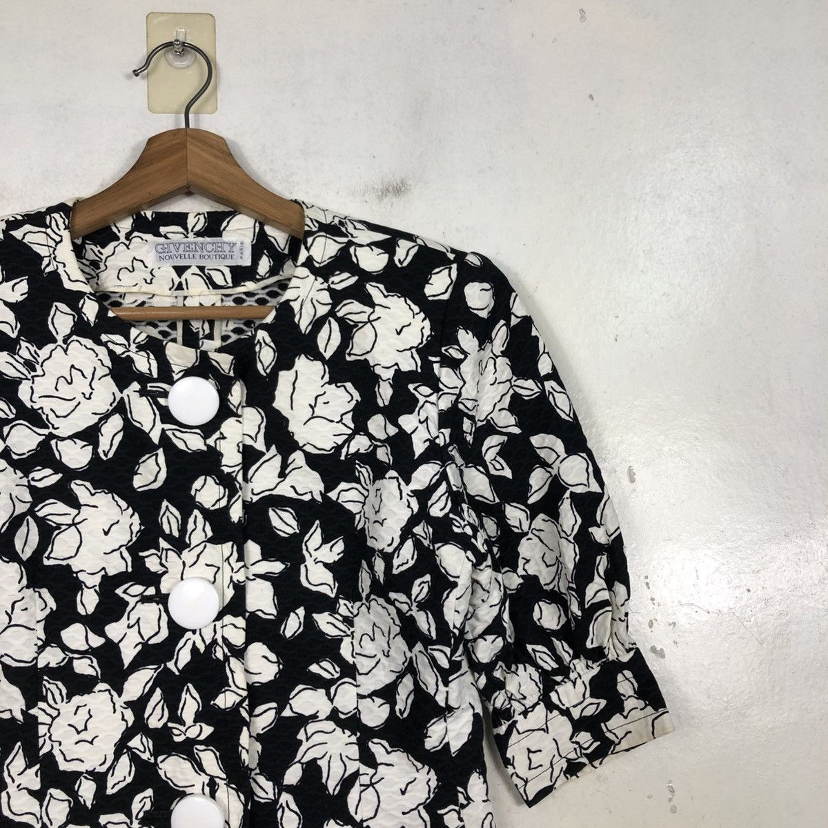 Givenchy 📌Cropped Short Sleeve Givenchy Nouvelle Boutique Paris Size M / US 6-8 / IT 42-44 - 8 Thumbnail