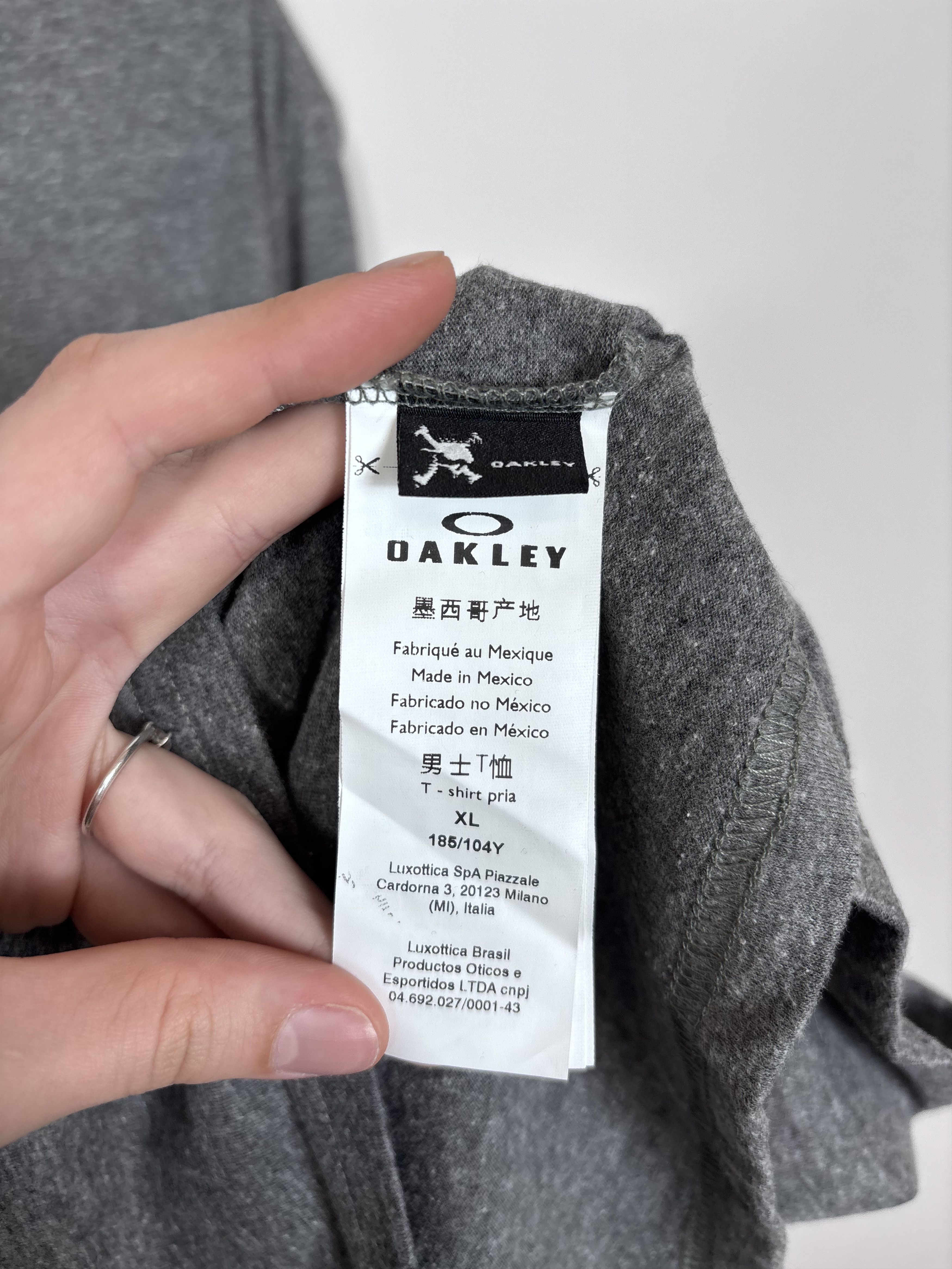 Oakley Oakley Military Channel NWT Men’s Athletic Heather Grey Tee Size US XL / EU 56 / 4 - 15 Thumbnail