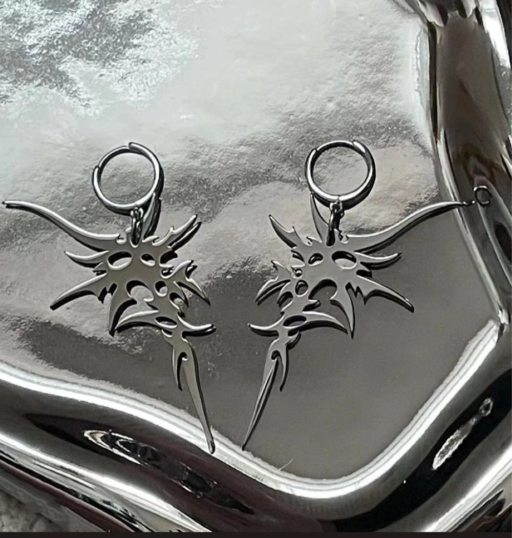 Japanese Brand × Vintage Aesthetic Irregular Thorn Dangle Earrings Size ONE SIZE - 3 Thumbnail