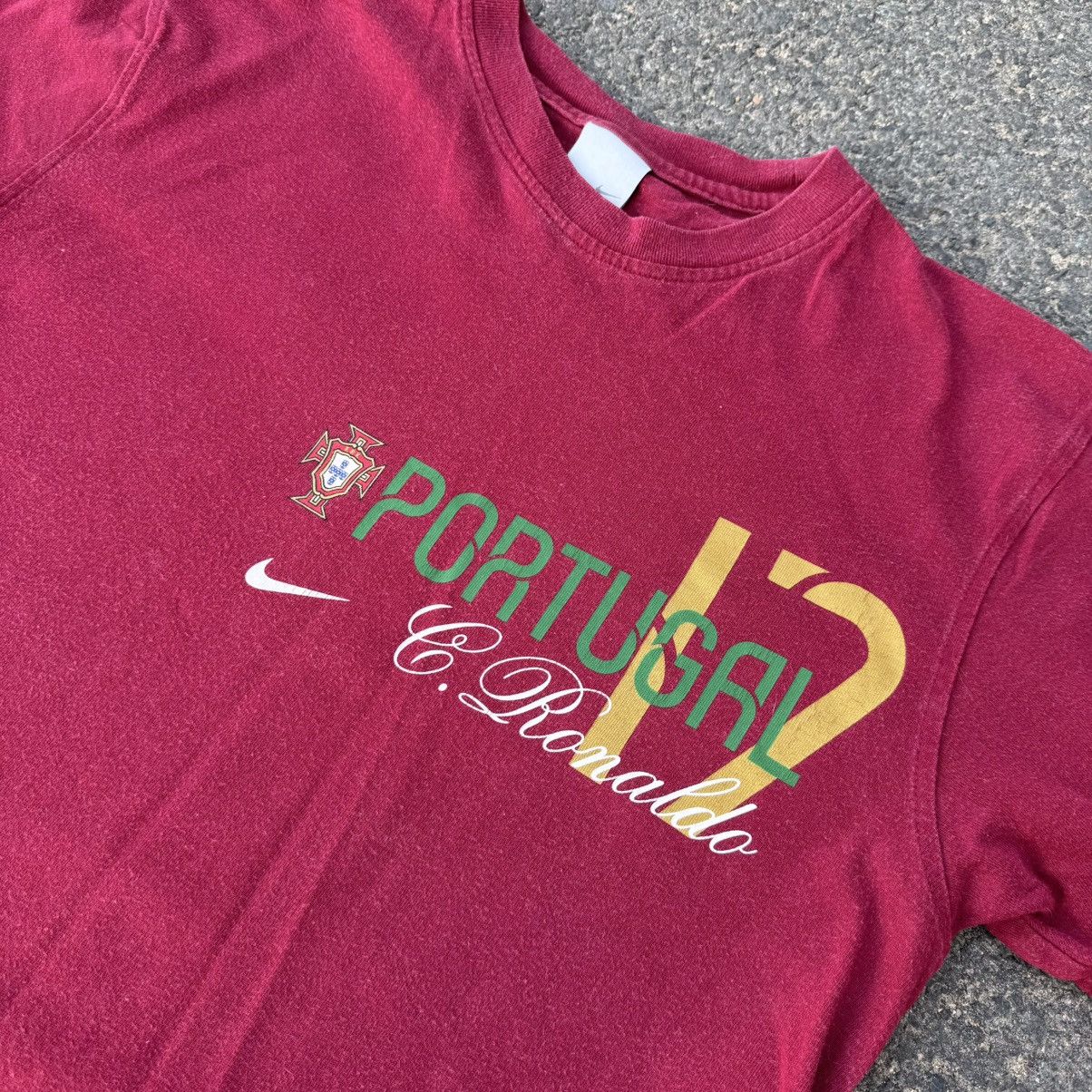Nike Y2K Nike Cristiano Ronaldo Portugal #17 Fan Tee Blokecore Size US S / EU 44-46 / 1 - 9 Thumbnail