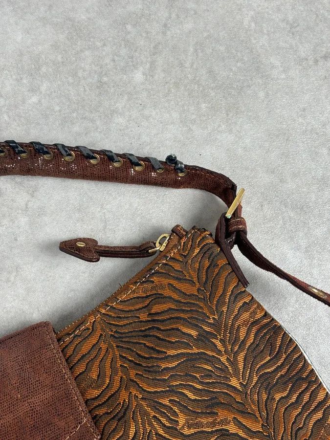 Roberto Cavalli 2000s Roberto Cavalli Brown Leather Tiger Embossed Shoulder Bag Size ONE SIZE - 10 Thumbnail