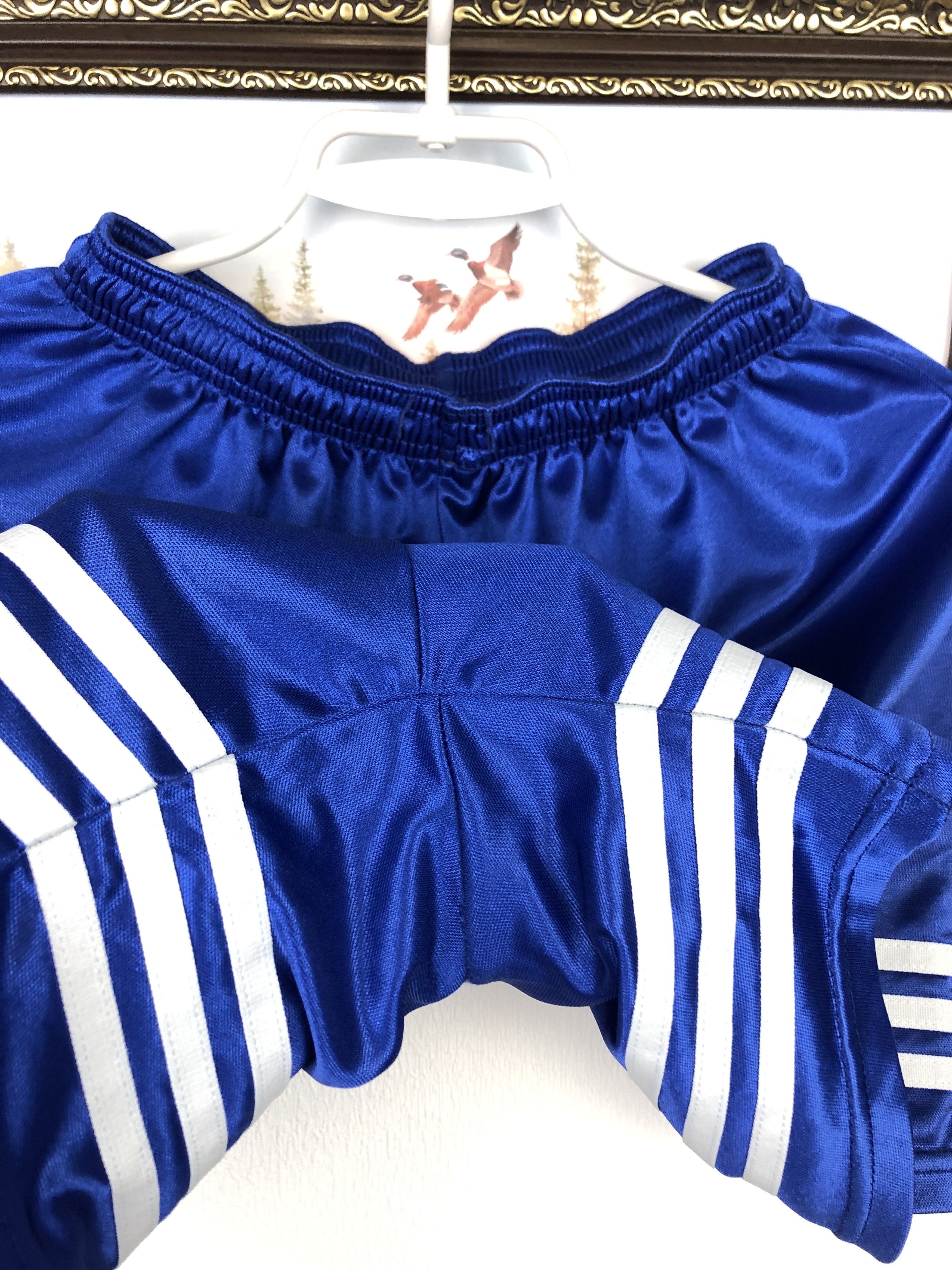 Adidas Vintage Adidas Bayern Munich Football Shorts Soccer Size S Size US 28 / EU 44 - 7 Thumbnail
