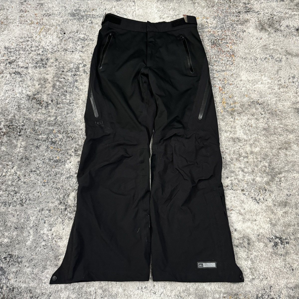 Arc’Teryx Vintage y2k REI gorpcore tech wear wide leg hiking pants 