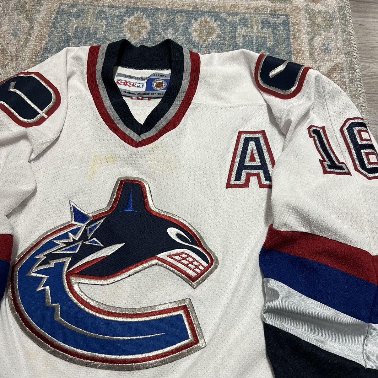Ccm Vintage Vancouver Canucks hockey jersey Trevor linden Size US XL / EU 56 / 4 - 9 Thumbnail