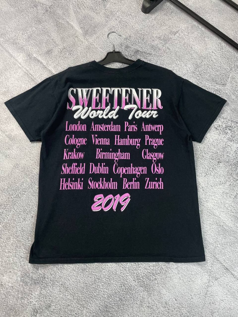 Band Tees Ariana Grande tour t-shirt 2019 Size US L / EU 52-54 / 3 - 5 Thumbnail