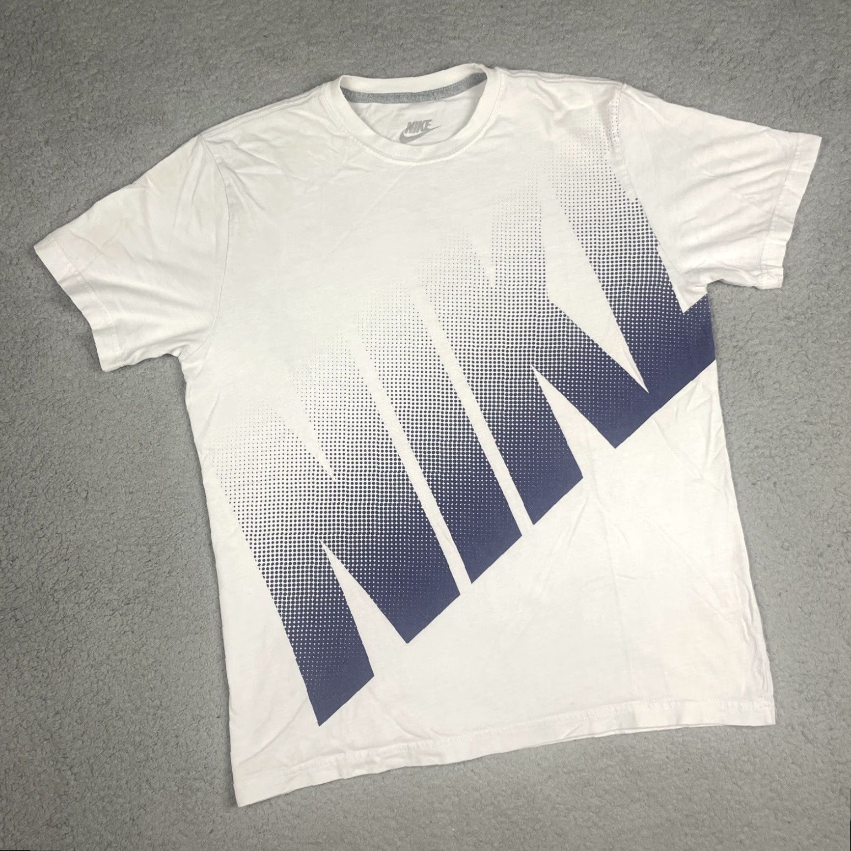 Nike VINTAGE Nike Tshirt Shirt Mens L White Blue Graphic Tee Sports Fade Excercise Size US L / EU 52-54 / 3 - 3 Thumbnail
