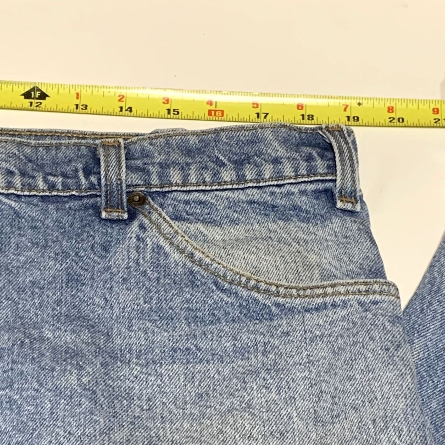 Levi's VINTAGE Levi's 540 Jeans Relaxed 38x31 Blue Denim Leather Tab Pockets 90s Mens Size US 38 / EU 54 - 4 Thumbnail