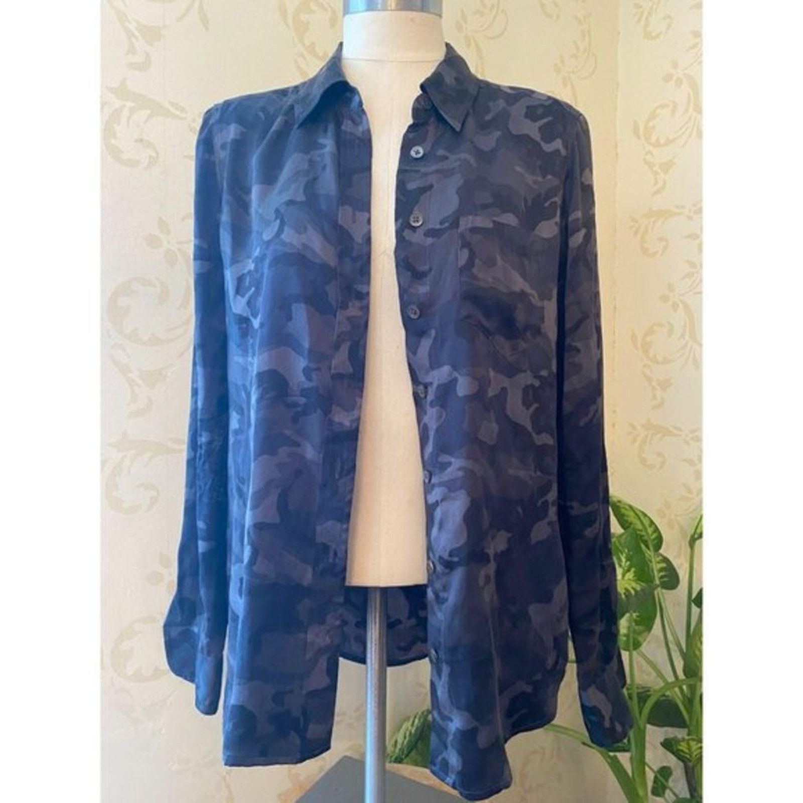 Equipment Equipment 100% Silk Green Camo Ladies Medium Size M / US 6-8 / IT 42-44 - 1 Thumbnail