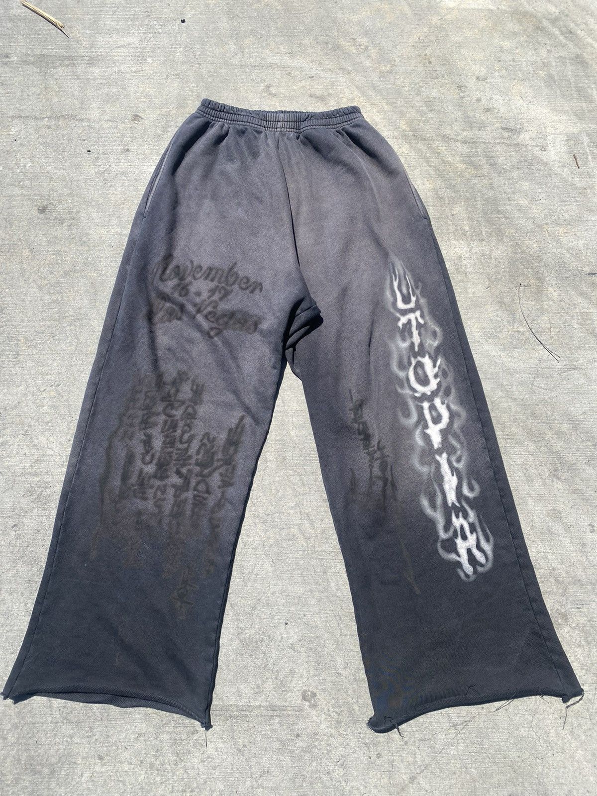 Other Travis Scott Utopia Flame Sweatpants Size US 30 / EU 46 - 1 Thumbnail