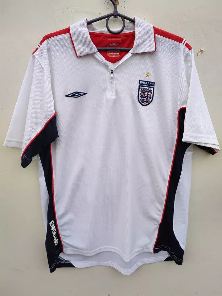 Umbro ENGLAND FOOTBALL Kit SHIRT SOCCER JERSEY UMBRO sz L MEN Size US L / EU 52-54 / 3 - 1 Thumbnail