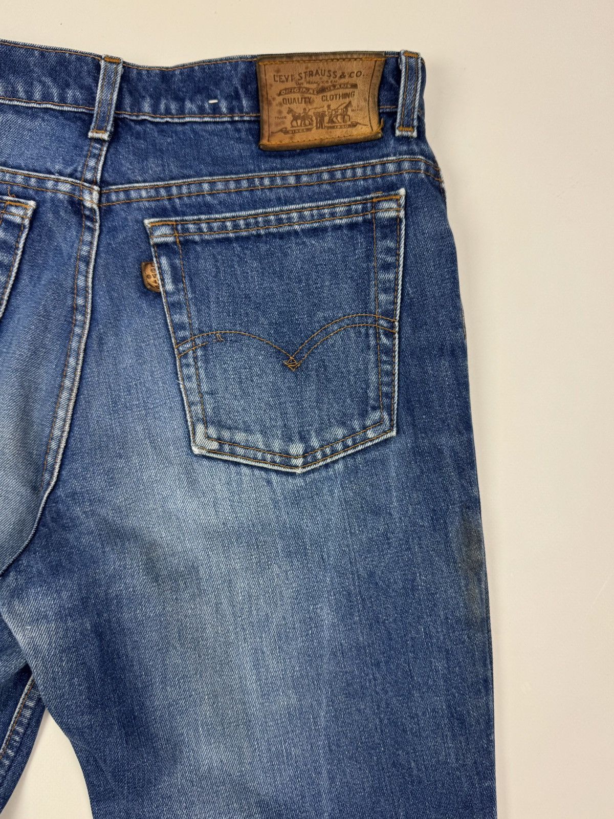 Levi's 1980’s Vintage Levi’s 565 Washed Denim Leather Tab Jeans Size US 33 - 20 Thumbnail