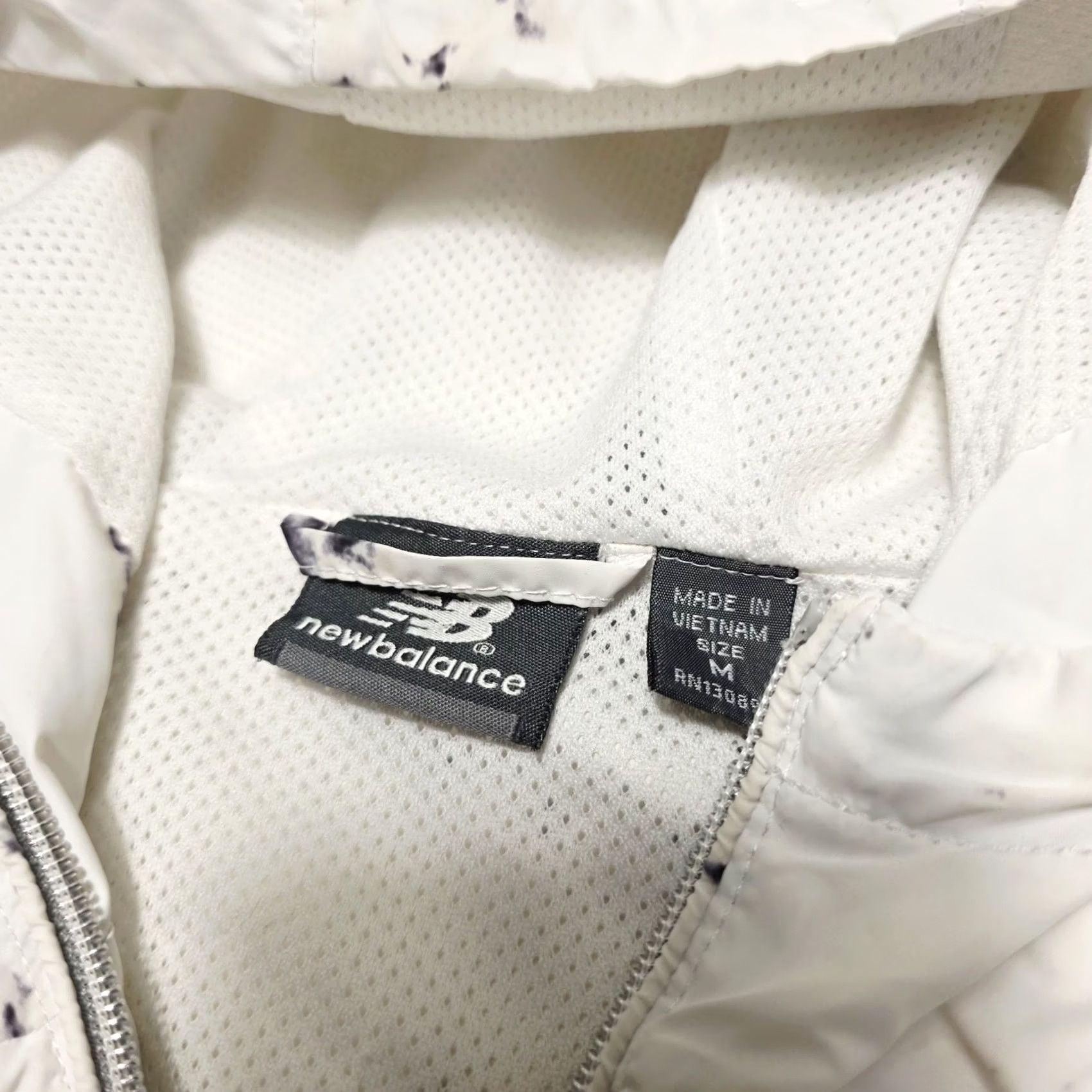 New Balance New Balance Windbreaker Hood Zip Women White Medium Jacket Regular Size M Size M / US 6-8 / IT 42-44 - 4 Thumbnail
