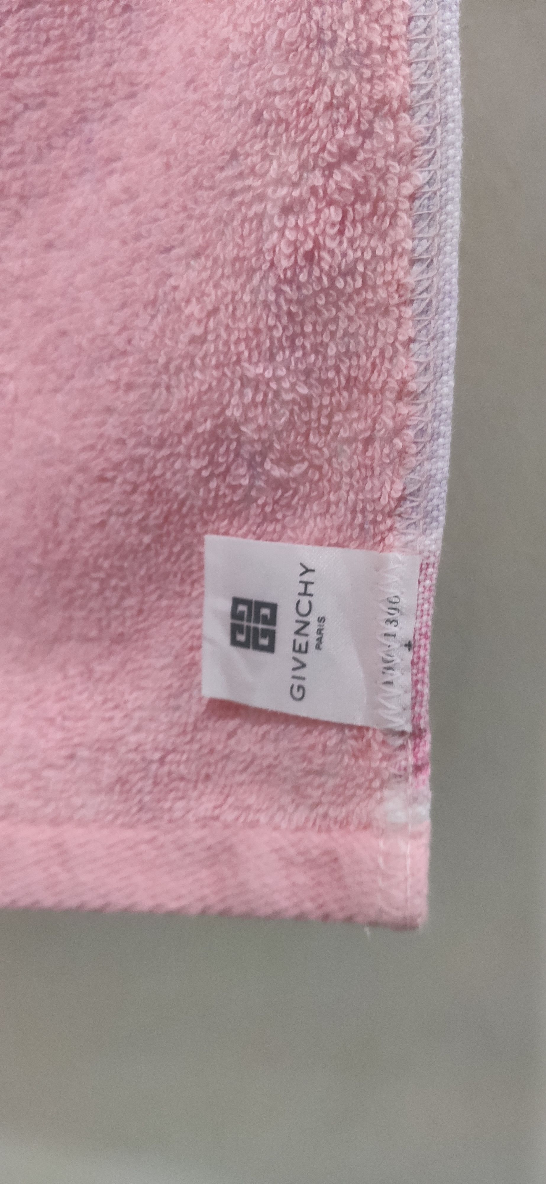 Givenchy Beautiful Givenchy Gym Towel Size ONE SIZE - 4 Thumbnail