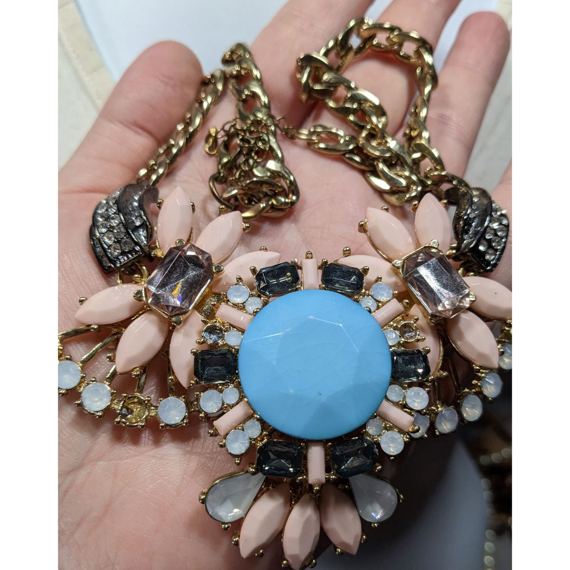 Other Elegant Glam Floral Gemmed Statement Necklace Size ONE SIZE - 8 Thumbnail