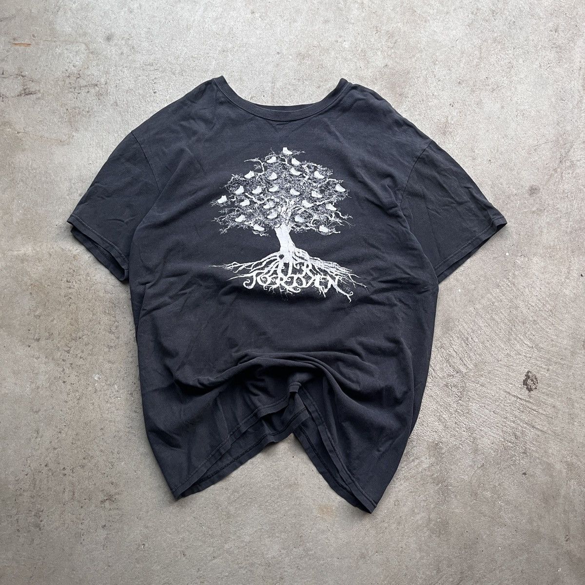Jordan Brand Vintage Jordan Sneaker Tree of Life Faded Black T Shirt Size US L / EU 52-54 / 3 - 1 Thumbnail