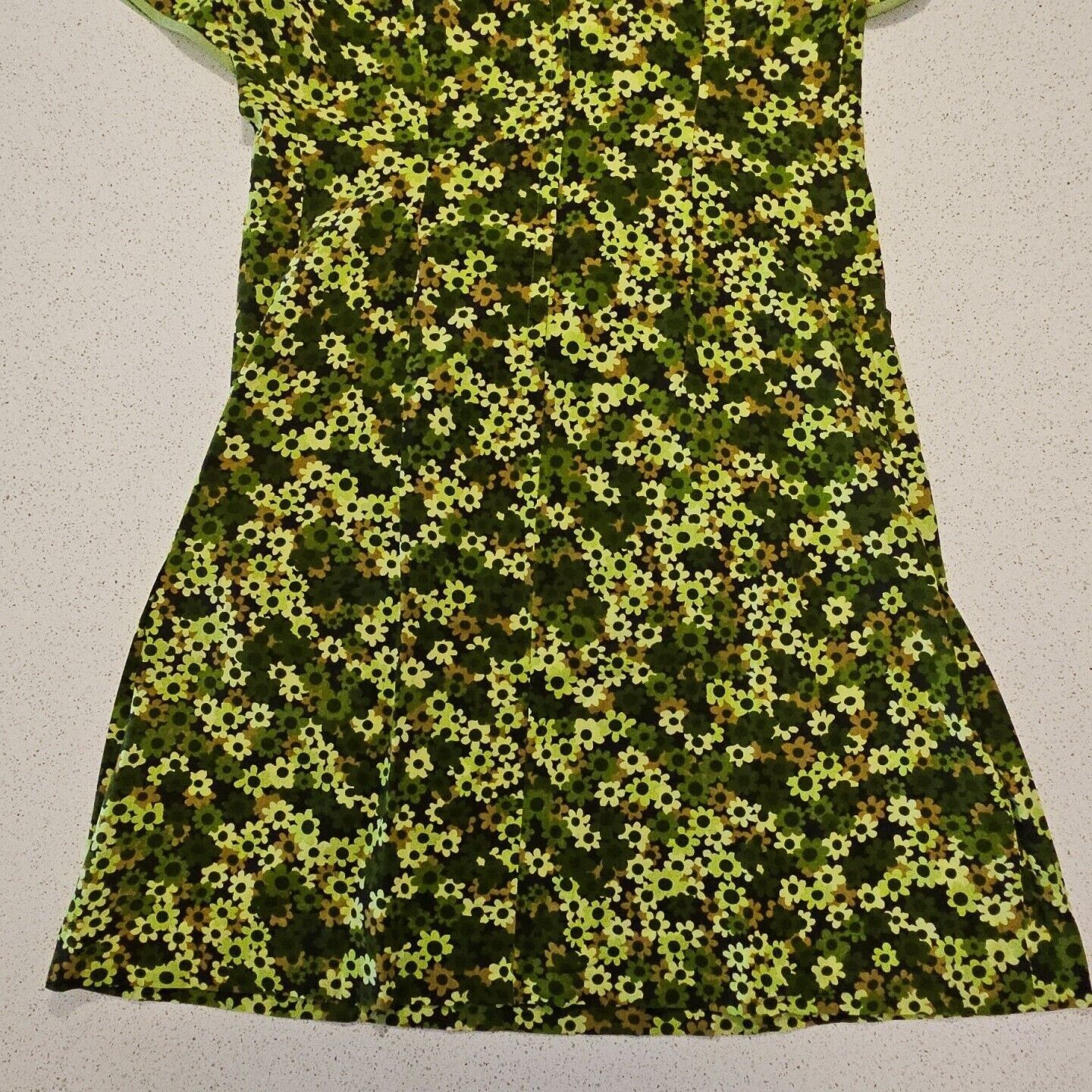 Vintage Vintage Dianes Honolulu Hawaiian Dress Sz S Green Flower Pow Size S / US 4 / IT 40 - 16 Thumbnail