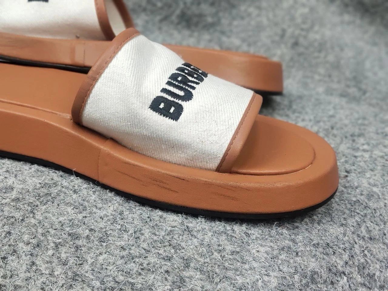 Burberry Burberry Buckingham Brown Logo Slides in Canvas & Leather Size US 9 / IT 39 - 10 Thumbnail