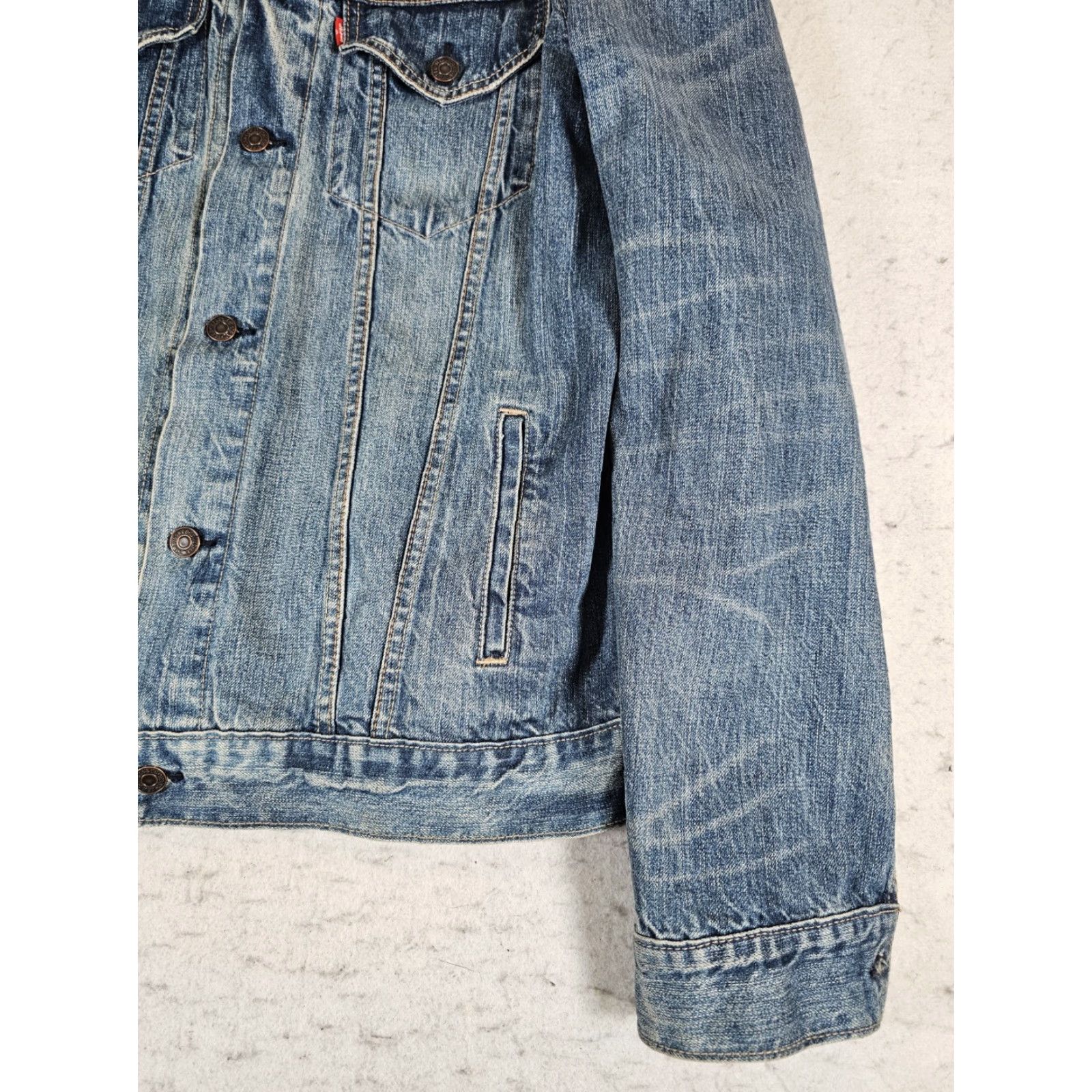 Levi's VINTAGE Levi's Trucker Denim Jacket Mens XL Medium Wash Signature 90s Casual Denim Jacket Mens XL Blue Size US 36 / EU 52 - 7 Thumbnail
