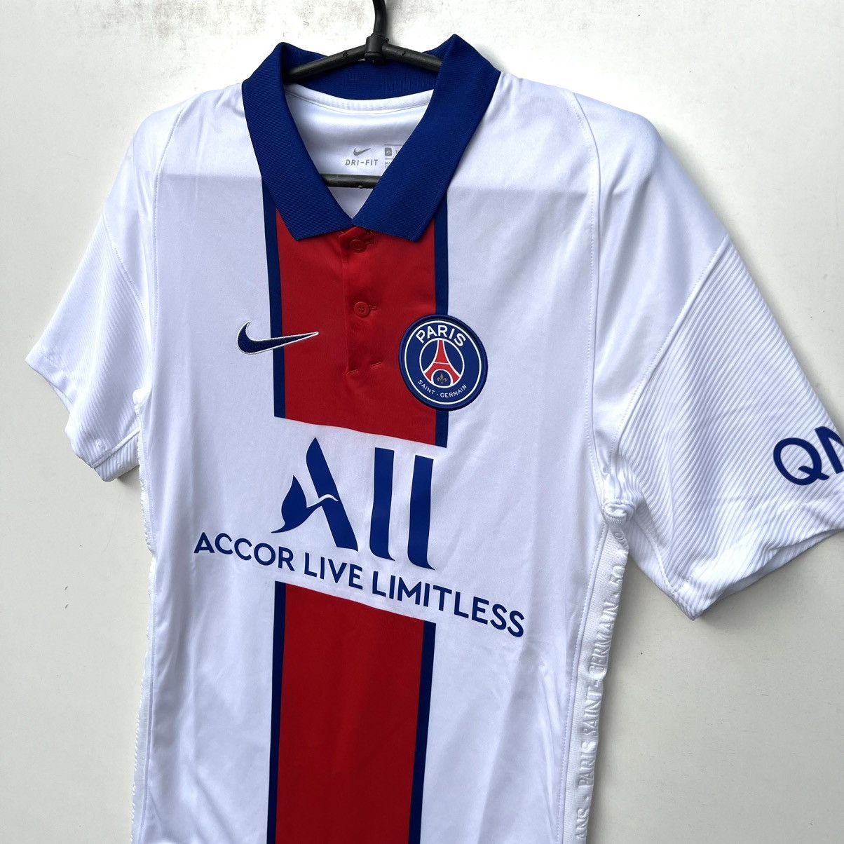 Nike Nike PSG Paris Saint-Germain 2020/2021 soccer Jersey Size US XS / EU 42 / 0 - 2 Thumbnail