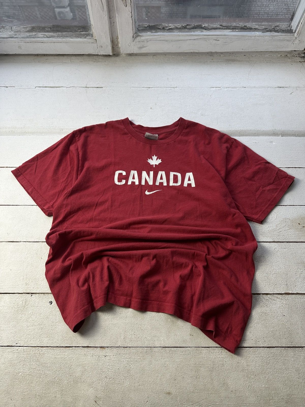 Nike 🚨 NIKE CANADA BIG LOGO SWOOSH NHL RARE BOXY MEN T-SHIRT Size US L / EU 52-54 / 3 - 1 Thumbnail