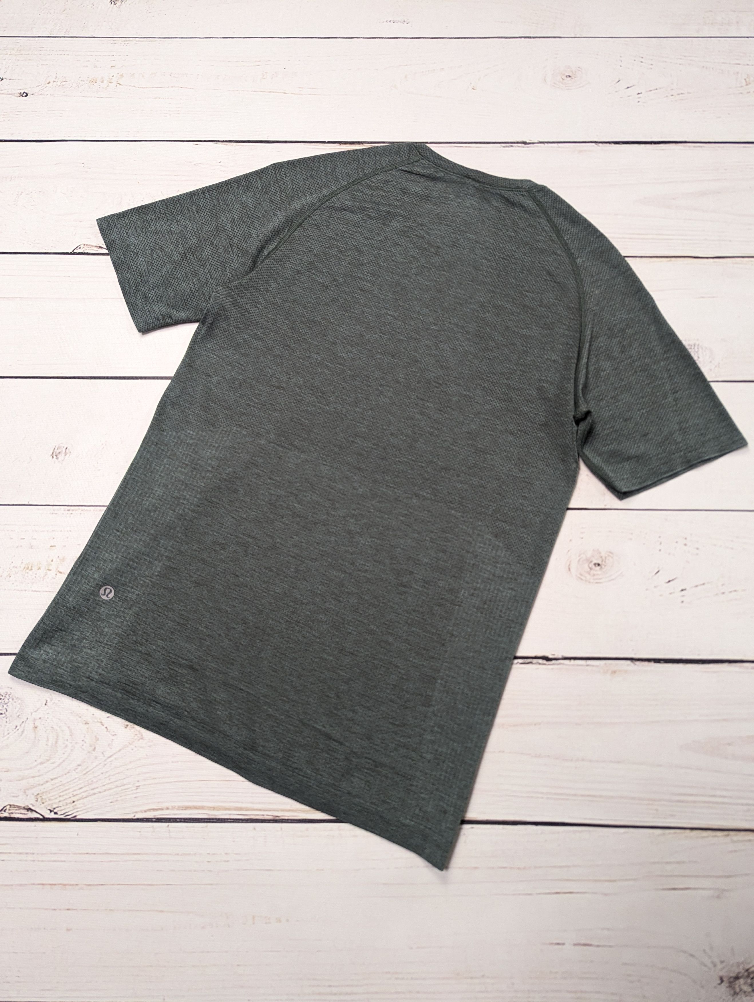 Lululemon Lululemon Metal Vent Tech 2.0 Short Sleeve Shirt XS Size US XS / EU 42 / 0 - 2 Thumbnail