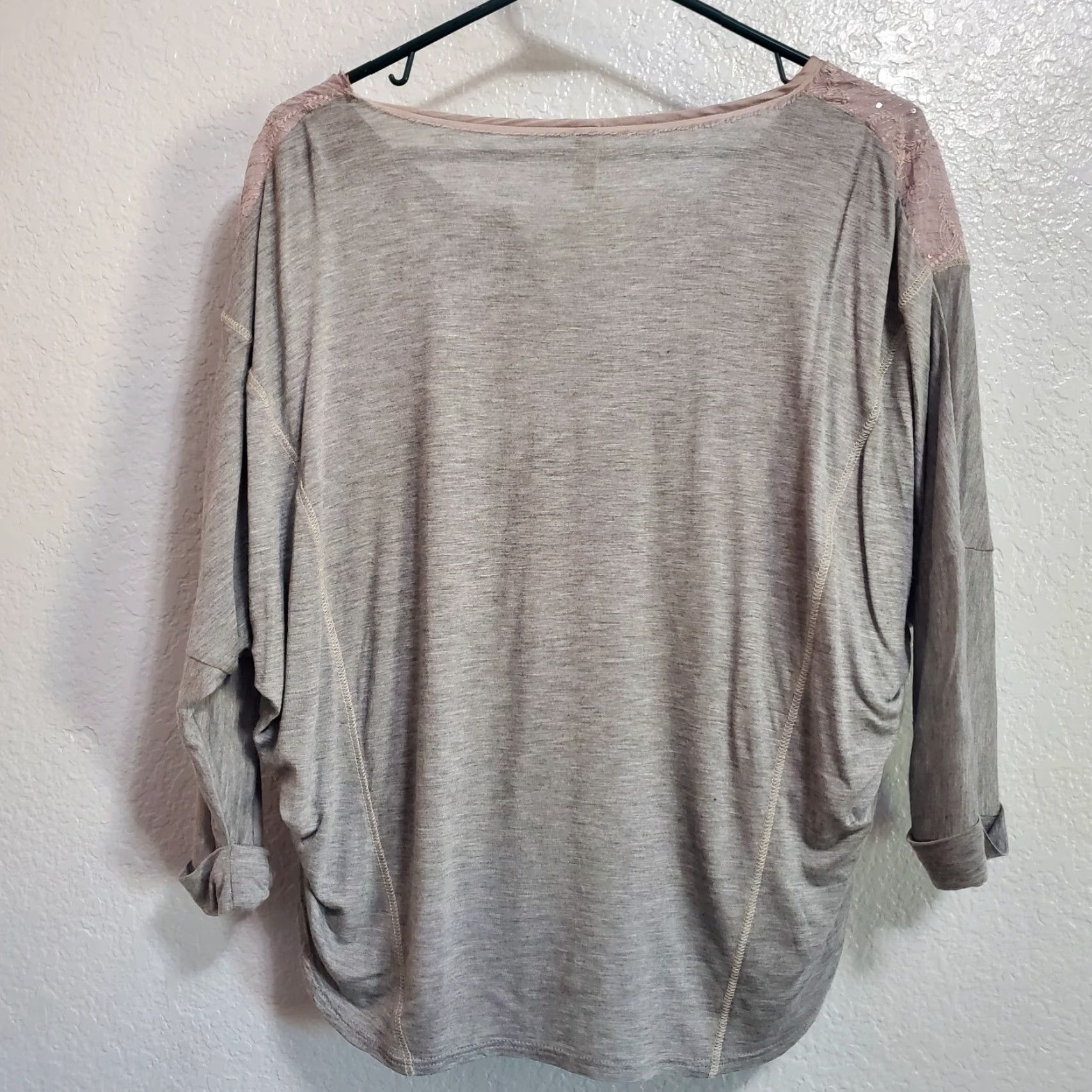 Anthropologie VINTAGE Tiny Anthropologie Top Women XS Gray Taupe Embroidered Sequin Dolman Sleeve Boho Tee Blouse Size XS / US 0-2 / IT 36-38 - 2 Thumbnail
