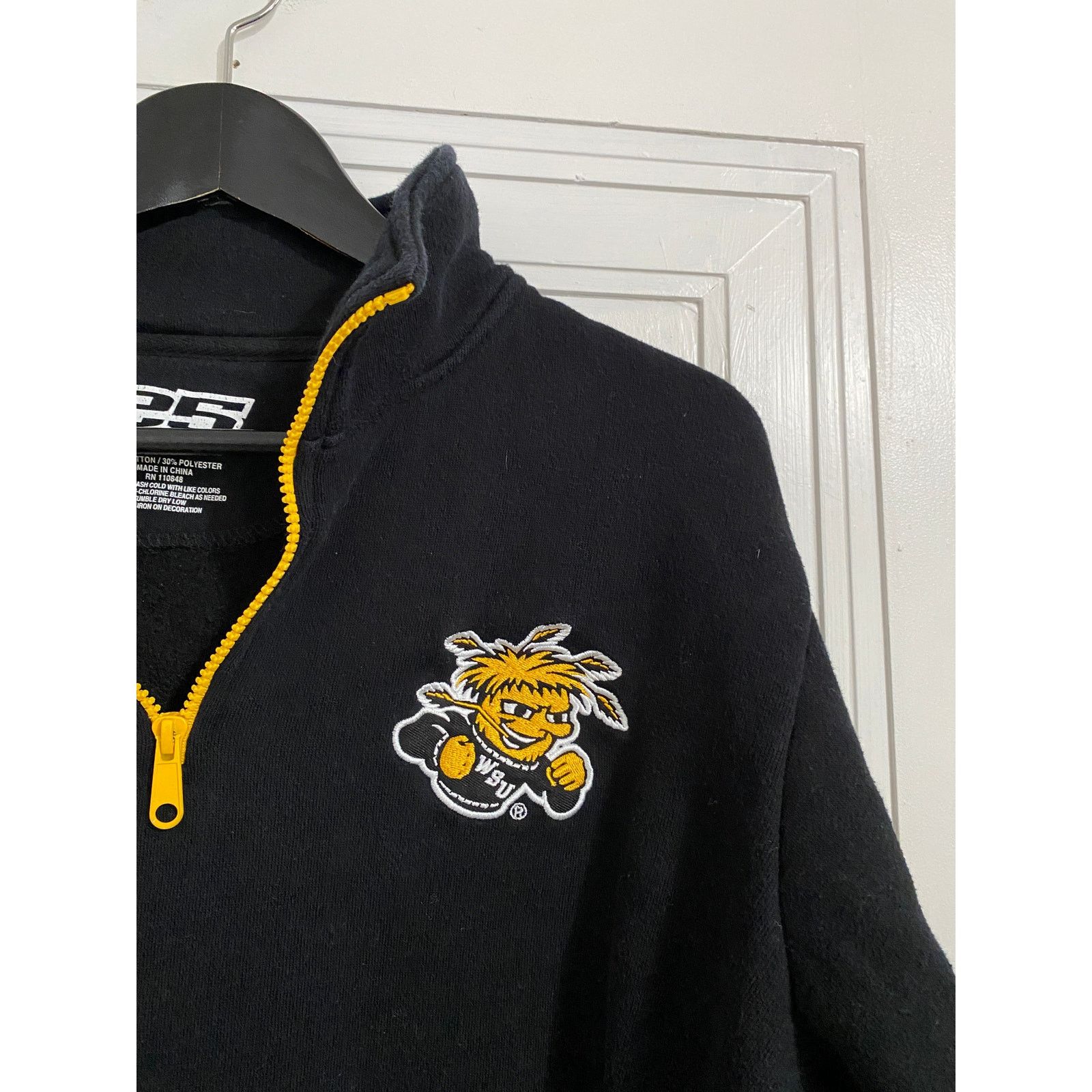 NCAA Wichita State University Shockers 1/4-Zip Size Large Size US L / EU 52-54 / 3 - 2 Thumbnail