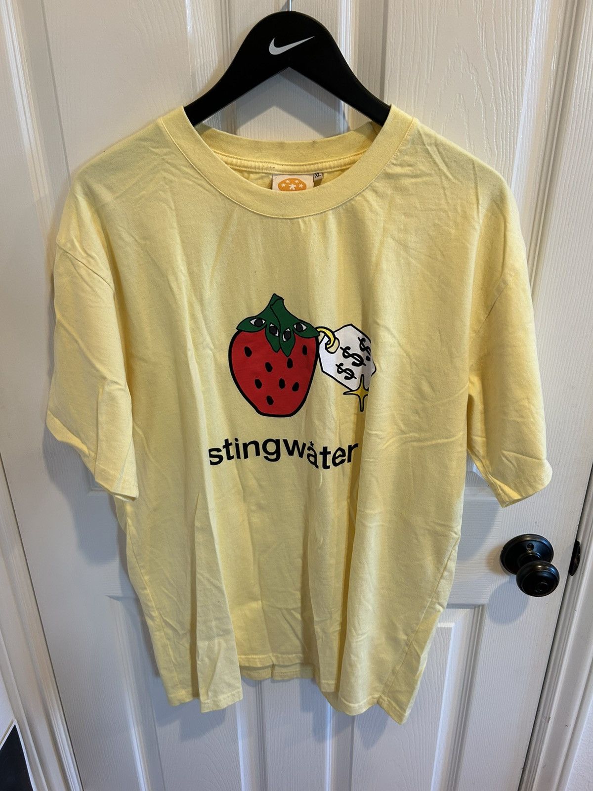 Stingwater Very Speshal Organic Strawberry T-Shirt Faded Yellow Size US XL / EU 56 / 4 - 1 Thumbnail