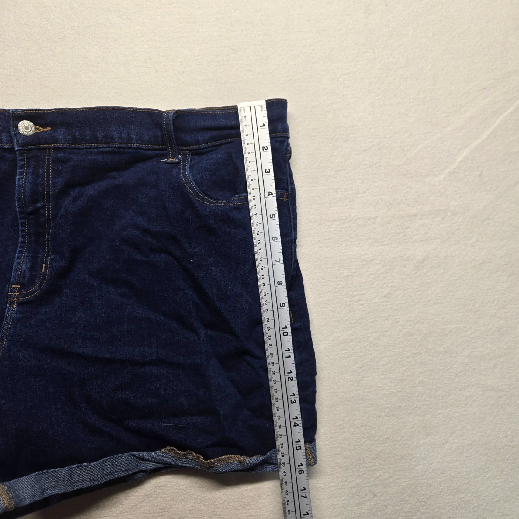 Old Navy Old Navy Denim Mid-Rise Shorts Blue Jean 5-Pocket Pocketed Cuffed Casual Adult Womens 24 - Womens Size 42" / US 20 - 5 Thumbnail