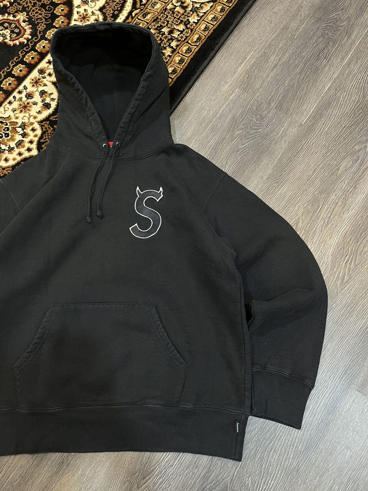 Supreme Supreme Logo S Devil FW22 Size US S / EU 44-46 / 1 - 3 Thumbnail