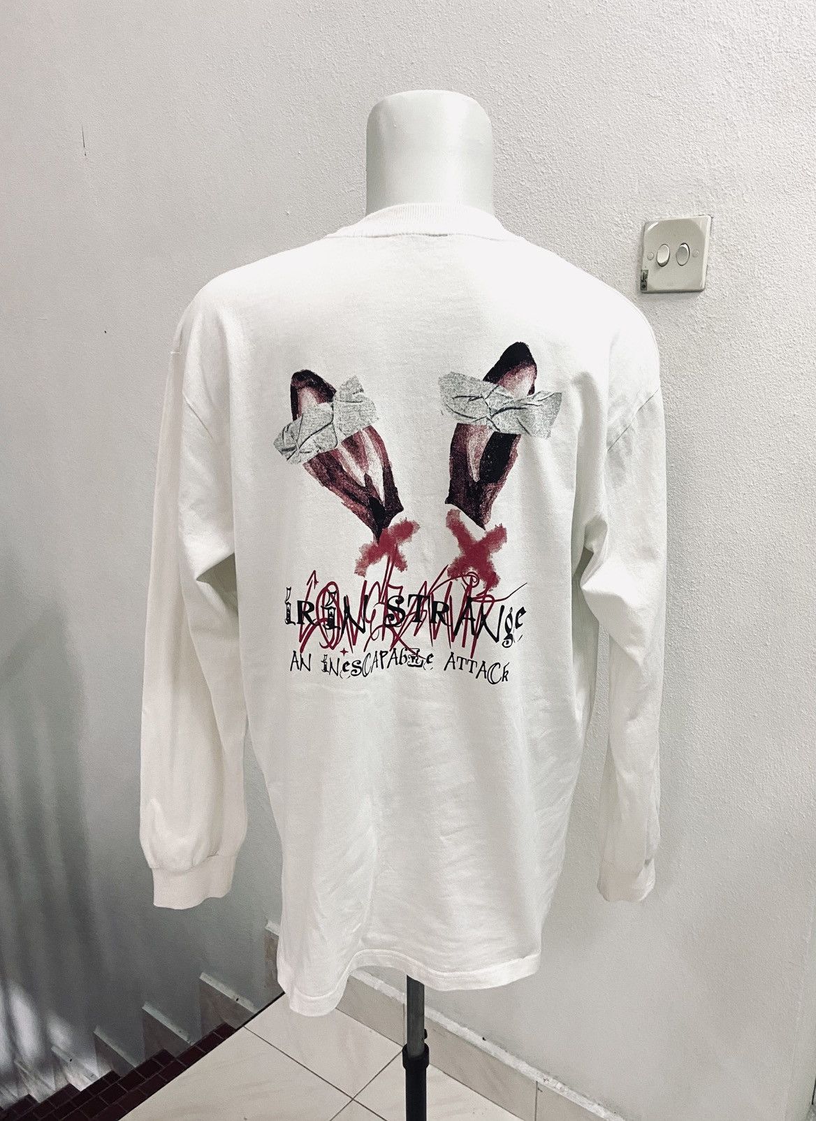 Other KIRIN STRANGE BUNNY GIRL GRAPHICS TEE Size US L / EU 52-54 / 3 - 4 Thumbnail