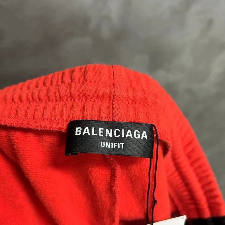 Balenciaga Balenciaga balenciaga's new red embroidered logo shorts -2 Size US 36 / EU 52 - 4 Thumbnail