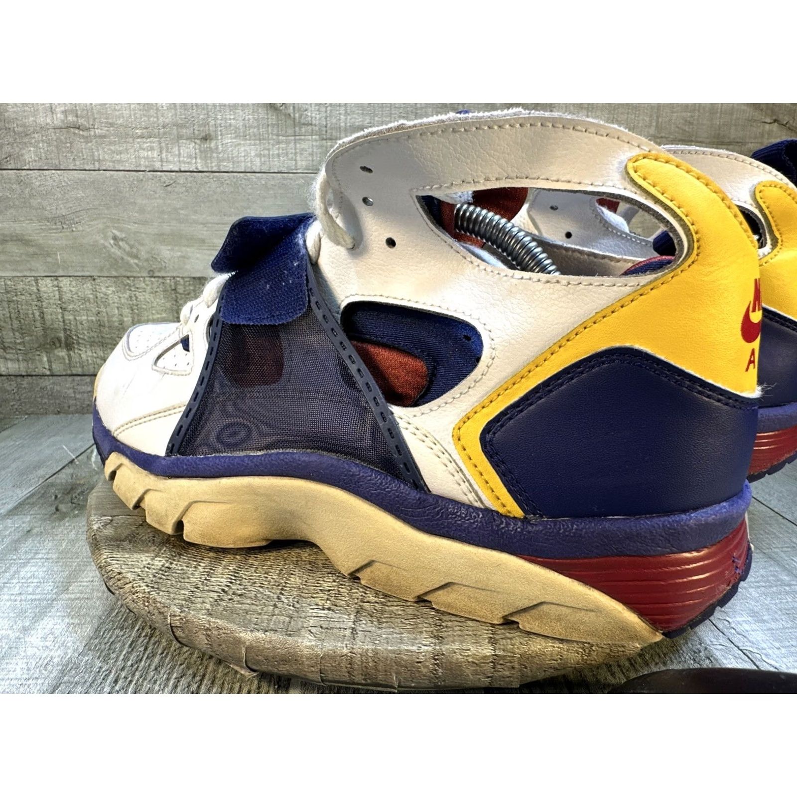 Nike Nike Huarache Trainer Sneaker Retro 2019 OG Size 10.5 White Mens Size US 11 / EU 44 - 4 Thumbnail
