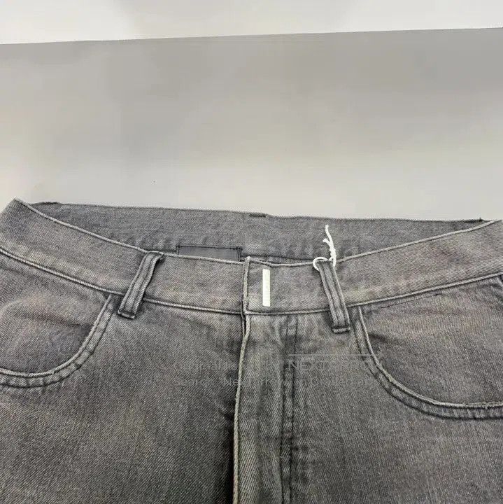 Givenchy Givenchy Men's Black Solid Loose Straight Jeans. Size US 29 - 7 Thumbnail