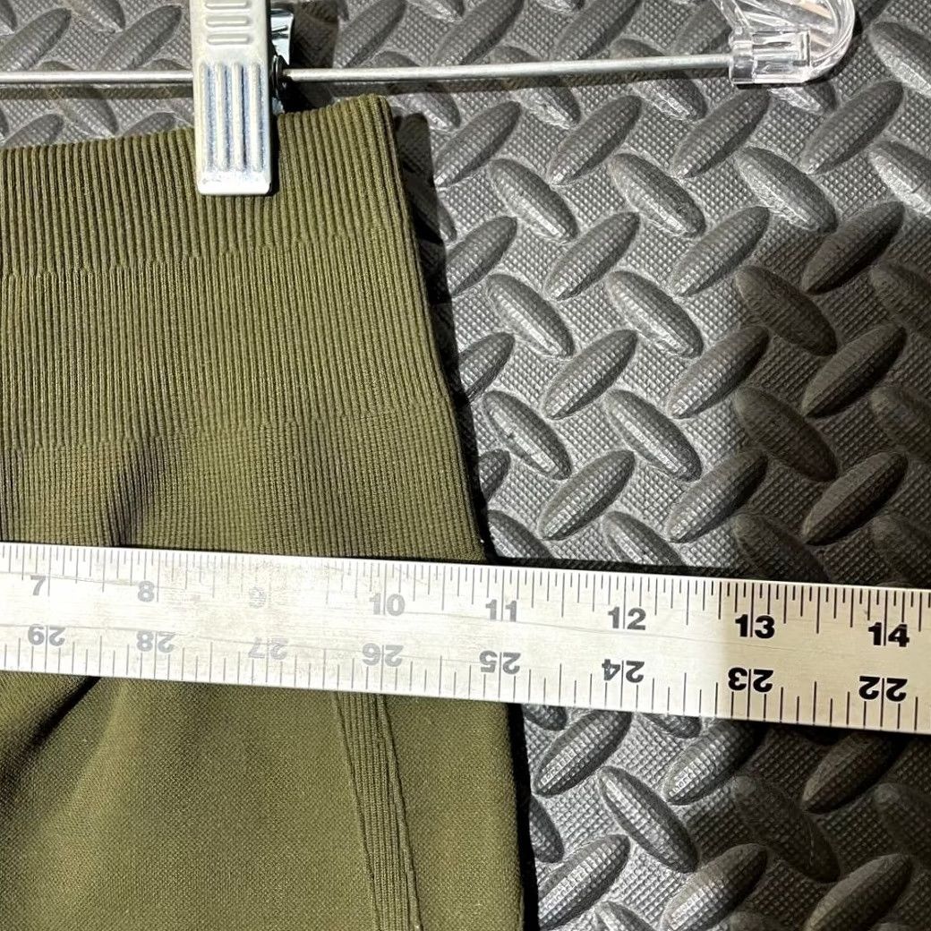 Lululemon Lululemon athletica Womens 2 Olive Green Crop Flow Scrunch Yoga Leggings Size 26" / US 2 / IT 38 - 6 Thumbnail