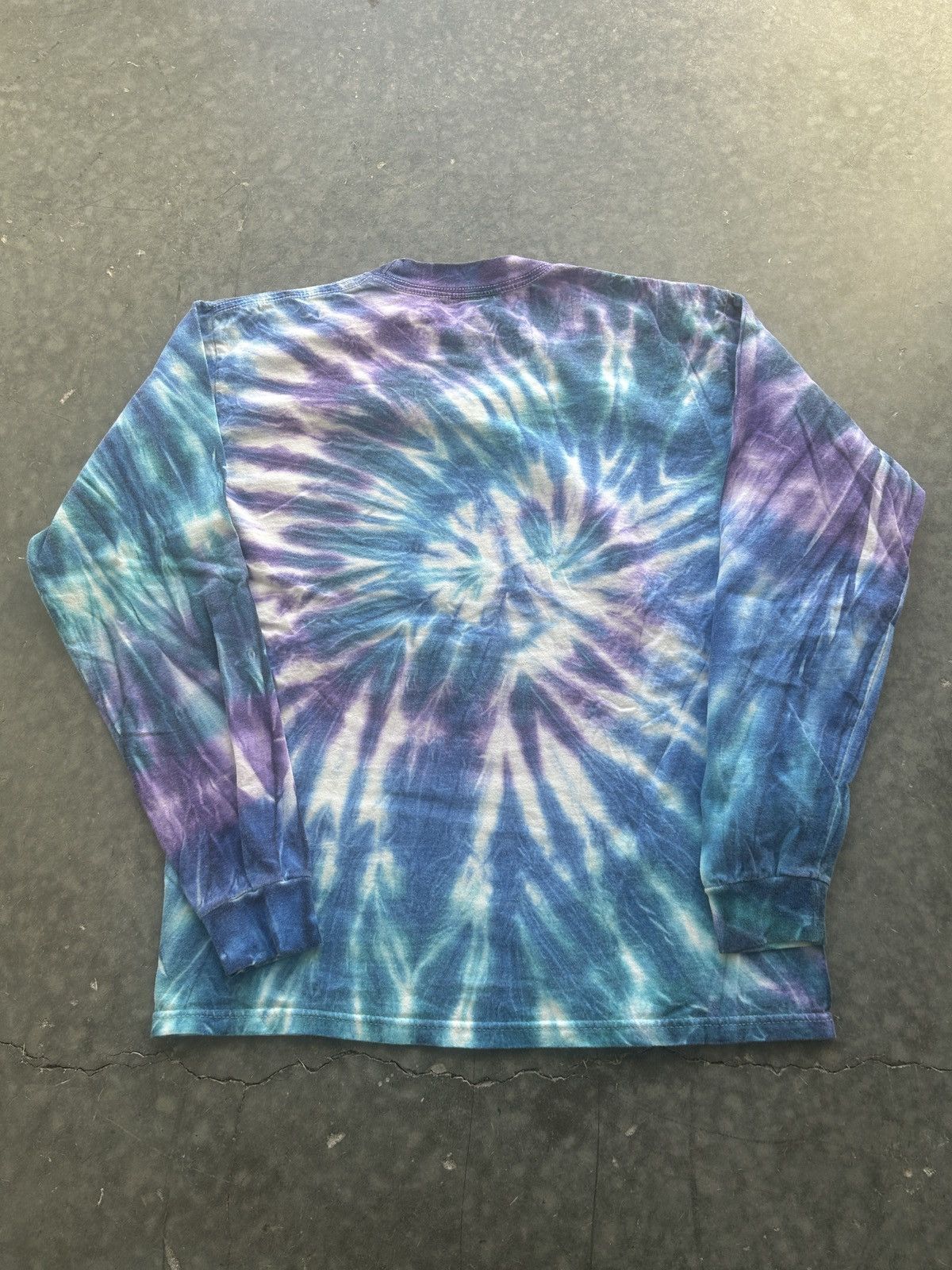 Vintage Vintage 90s Yin Yang Dolphin Graphic Tee Longsleeve Size US M / EU 48-50 / 2 - 5 Thumbnail