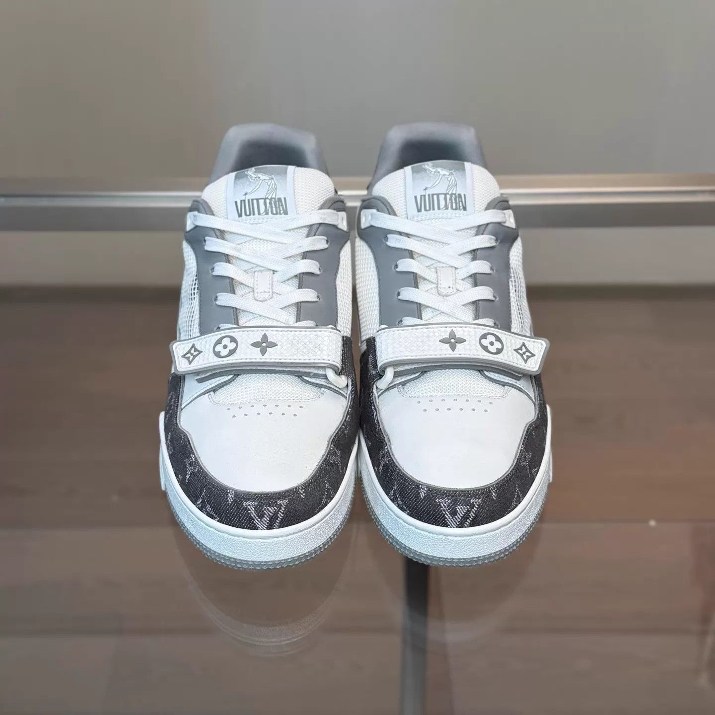 Louis Vuitton LV Trainer White/Gray Denim Velcro UK9 (43) 99 Size US 10 / EU 43 - 5 Thumbnail