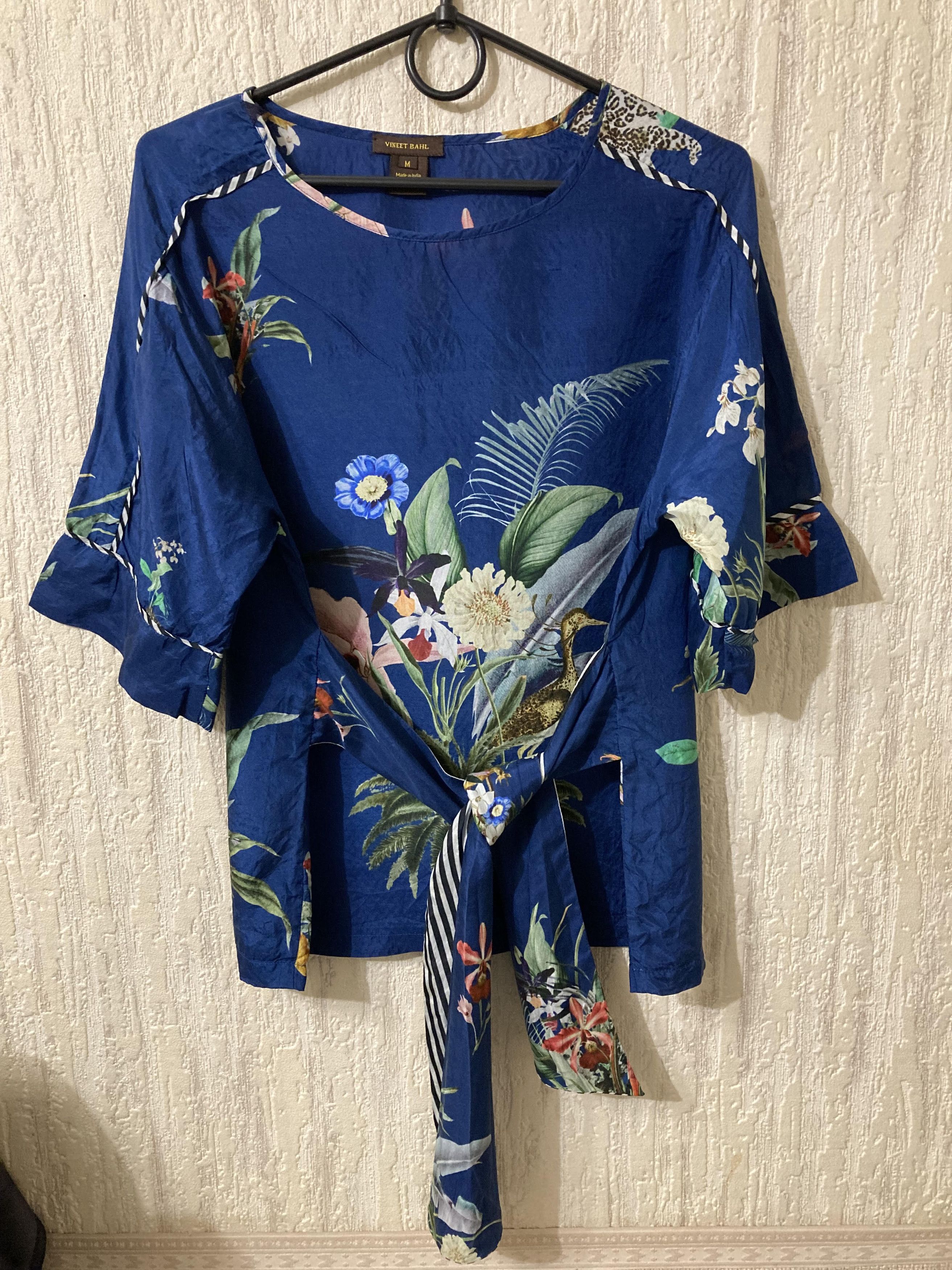 Japanese Brand × Vintage Vintage Vineet Bahl Natural Silk Blue Flower Top Blouse Size M / US 6-8 / IT 42-44 - 1 Thumbnail