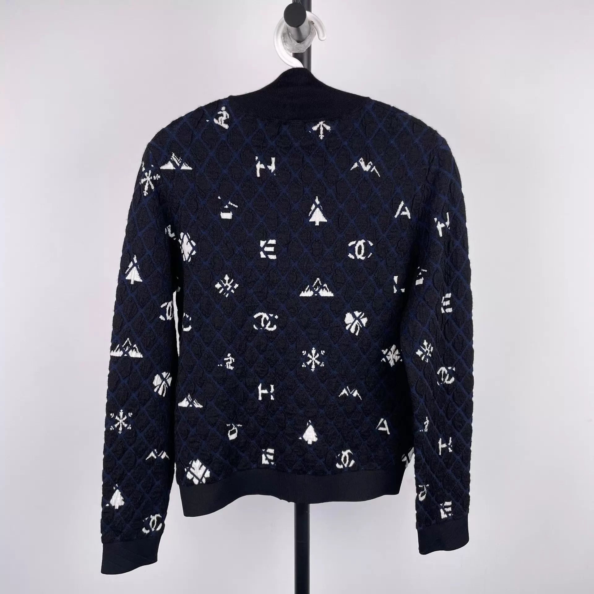 Chanel Chanel Womens Black White Logo Sweaters 34 Size XS / US 0-2 / IT 36-38 - 2 Thumbnail