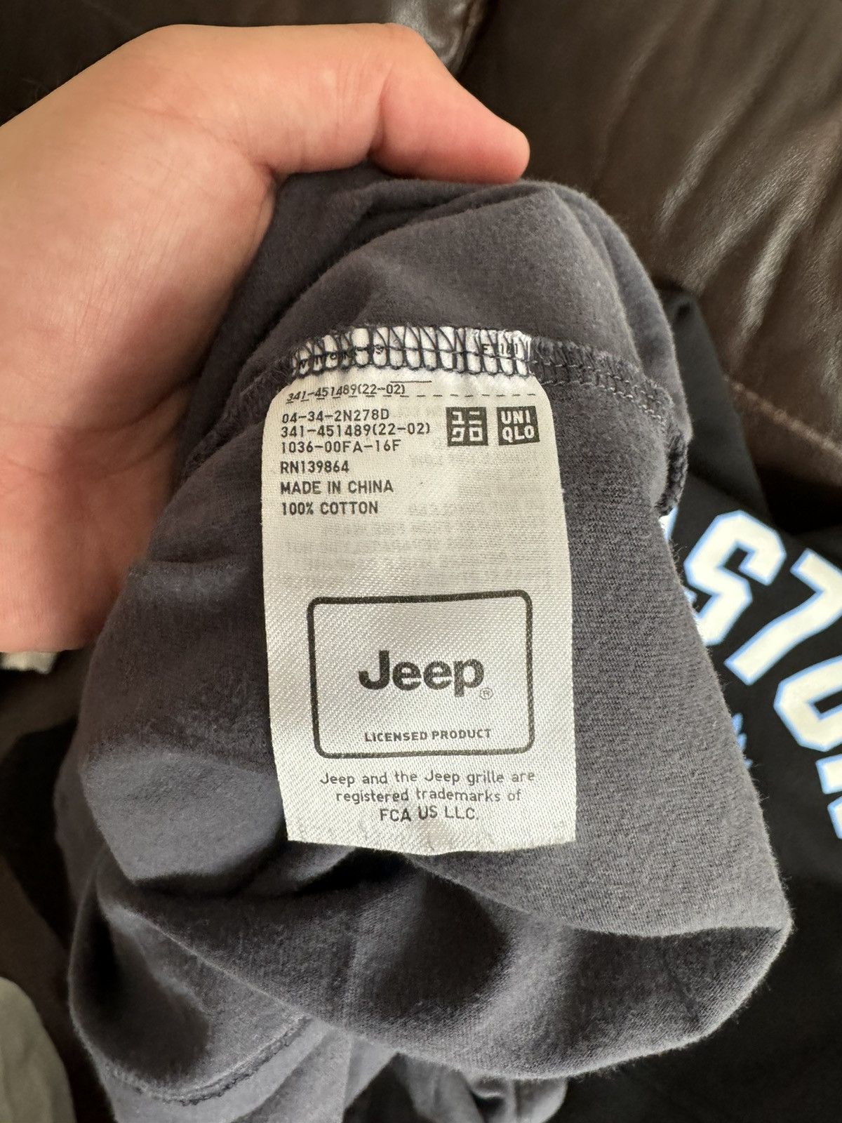 Uniqlo Uniqlo x Jeep Graphic Tee - Grey Size L Size US L / EU 52-54 / 3 - 5 Thumbnail