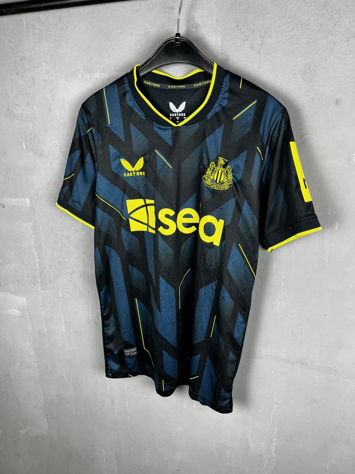 Castore Mens Vintage Castore Newcastle United T-shirt soccer jersey Size US S / EU 44-46 / 1 - 1 Thumbnail