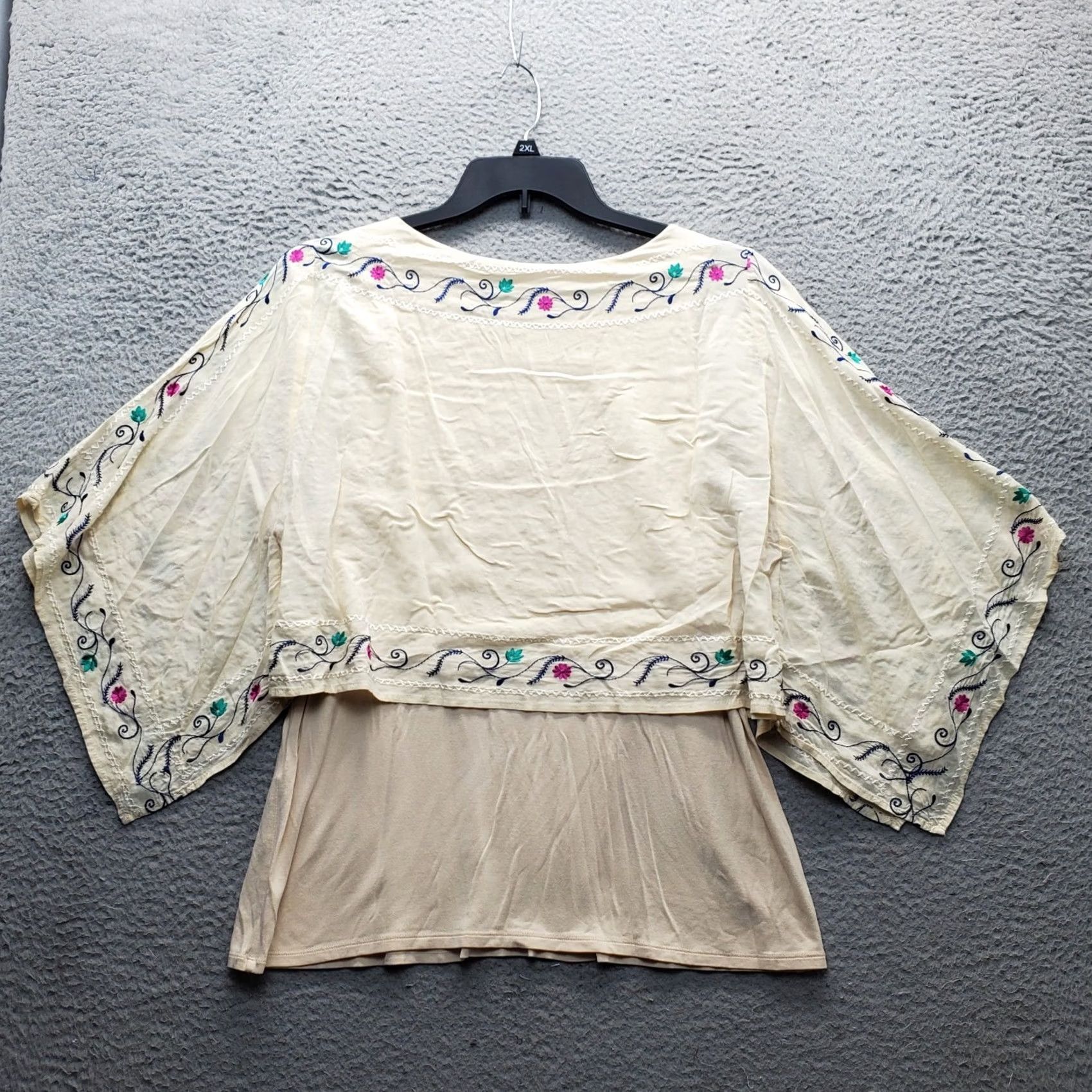 Vintage Chico's Kimono Top Womens Size 1 Tan Rayon Embroidered Flowers Sleeve Pullover Shirt Size XS / US 0-2 / IT 36-38 - 2 Thumbnail