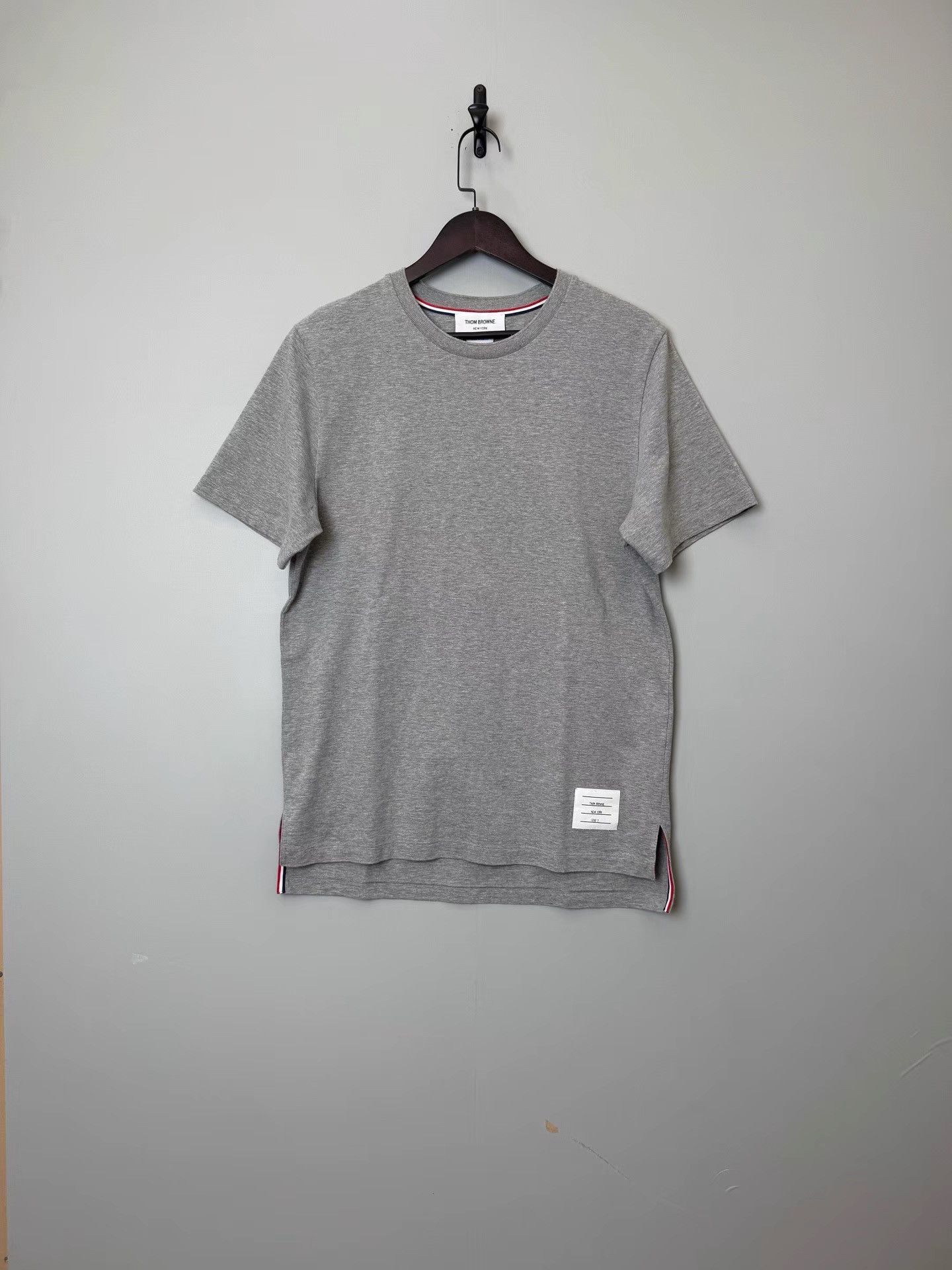 Thom Browne Thom Browne Classic Tricolor Ribbon Short Sleeve Shirt K36 Size US M / EU 48-50 / 2 - 1 Thumbnail