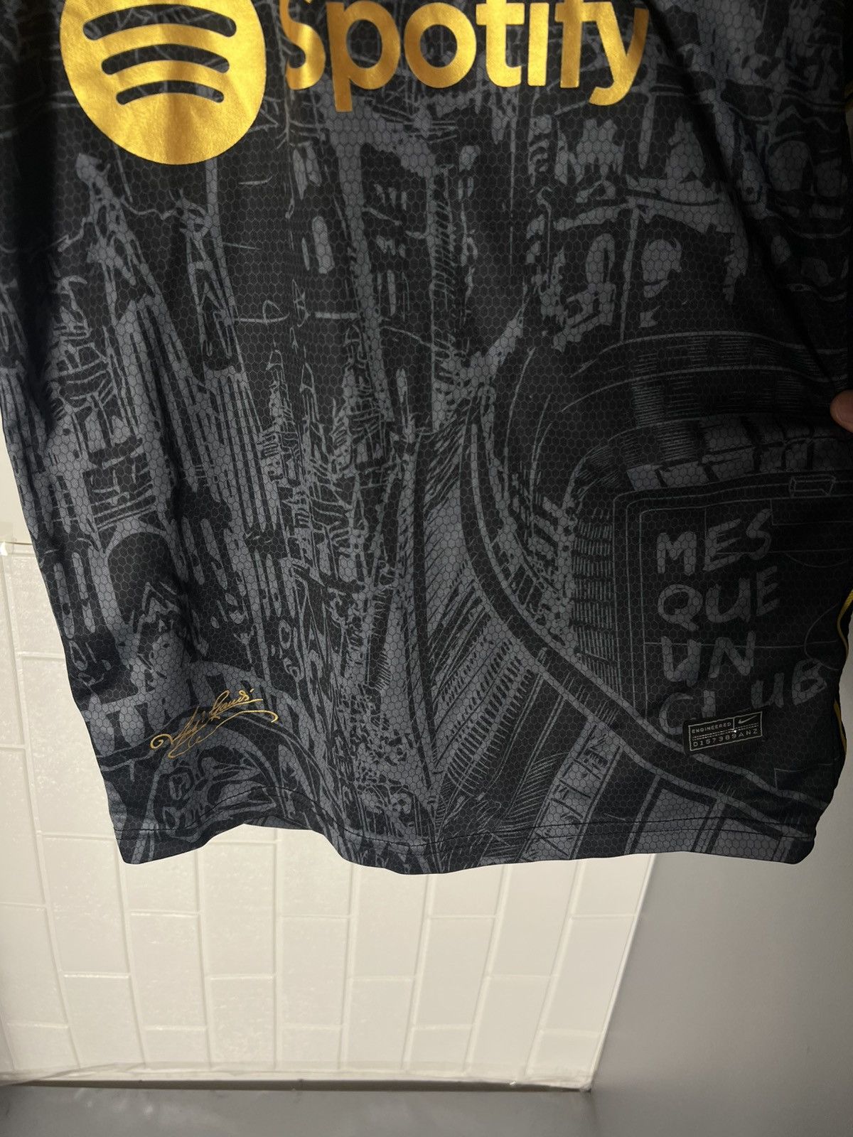 Vintage VERY RARE NIKE FC BARCELONA SPAIN SOCCER JERSEY RETRO Y2K Size US S / EU 44-46 / 1 - 7 Thumbnail