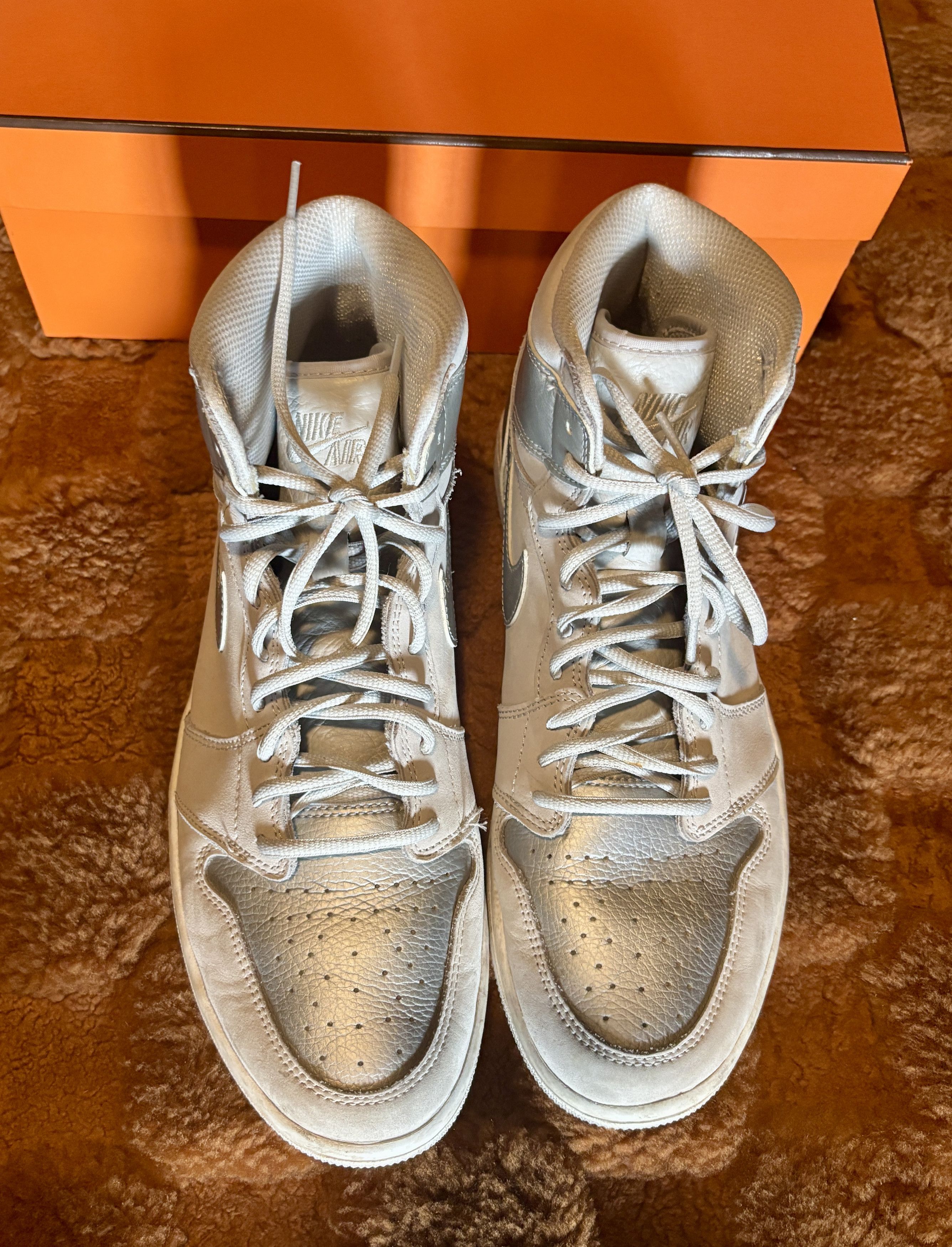 Nike Jordan 1 Retro Silver Anniversary Size US 12.5 / EU 45-46 - 2 Thumbnail