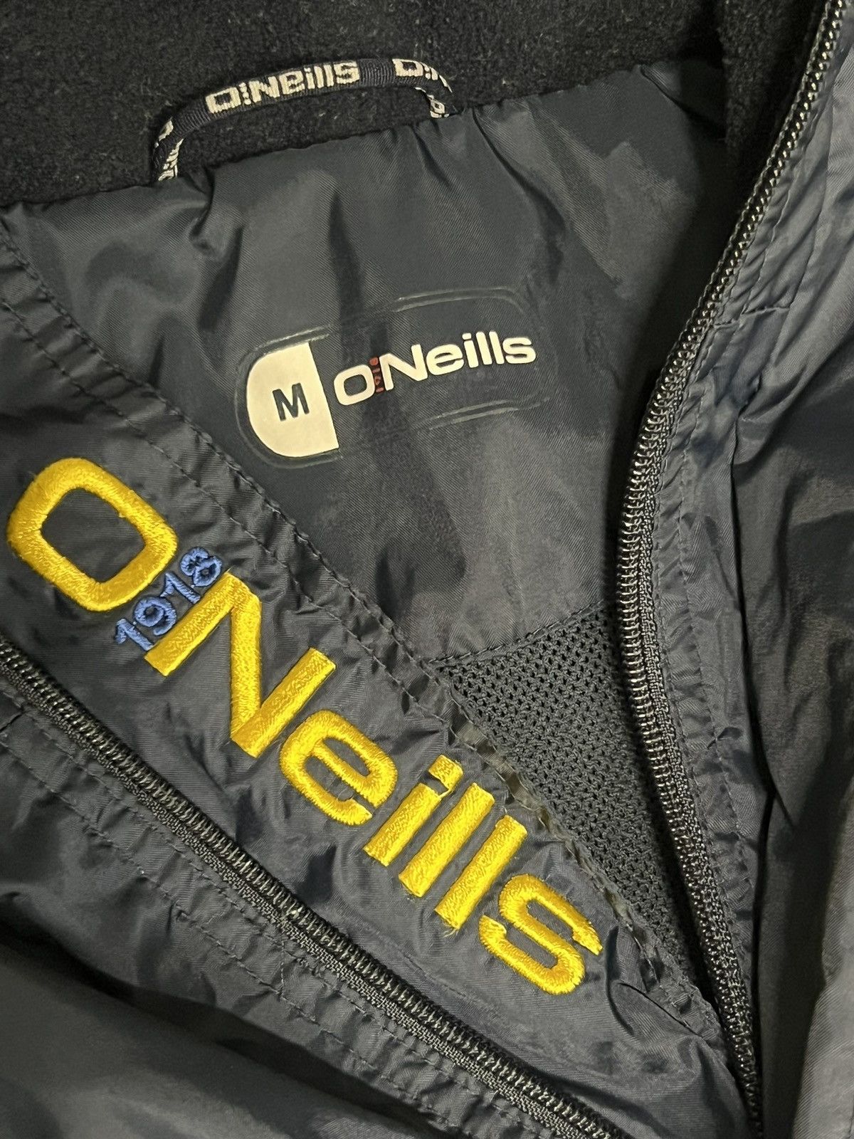 Vintage RARE AN CLAR ONEILLS FOOTBALL WINDBREAKER Size US M / EU 48-50 / 2 - 16 Thumbnail