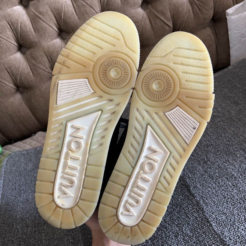 Louis Vuitton Louis Vuitton Trainer Low Top Men's Sneakers - Size US 10.5 / EU 43-44 - 4 Thumbnail
