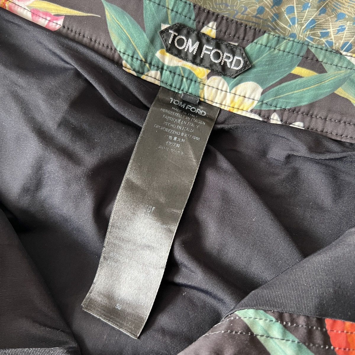 Tom Ford 🔥🔥 Tom Ford Orchid Print Shorts Size US 34 / EU 50 - 8 Thumbnail